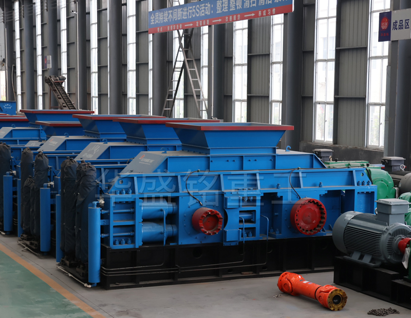 數(shù)控全自動(dòng)全液壓對輥制砂機(jī)多少錢？如何選擇制砂設(shè)備廠家？