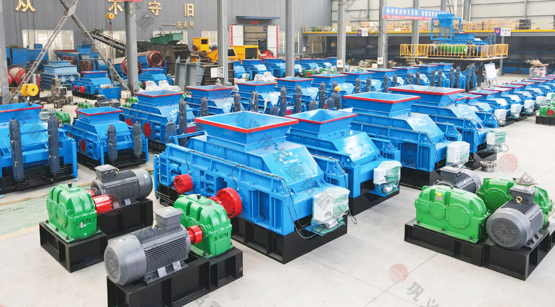 水泥輥壓機(jī)的工作原理，對(duì)輥制砂機(jī)詳細(xì)參數(shù)信息介紹