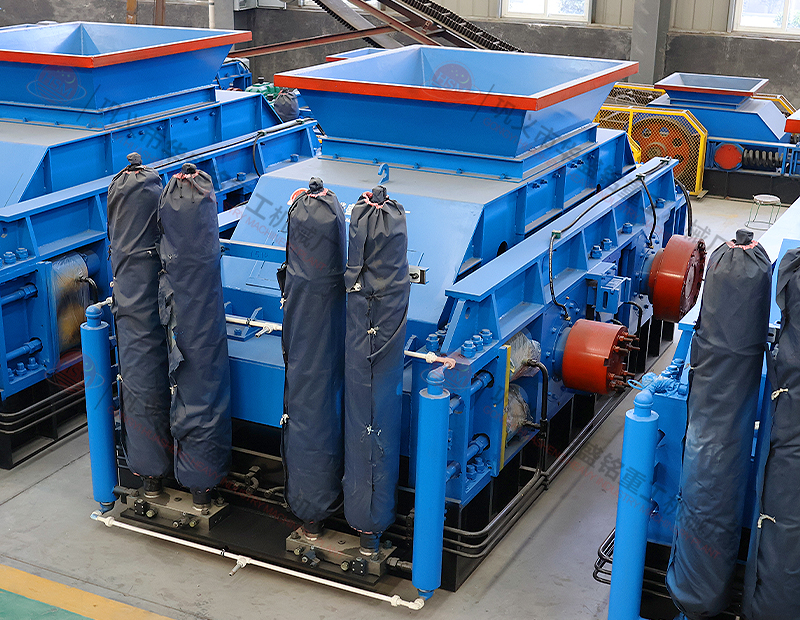 大型液壓對輥制砂機(jī)每小時出多少噸沙子？多少錢一臺？