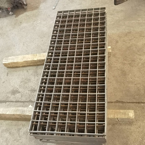 插接鋼格板、互插鋼格柵板：綠色環(huán)?？苫厥? /> 
</p>
（一）鋼材來源及可追溯性<br />
優(yōu)質(zhì)鋼材選用<br />
<strong><a href=