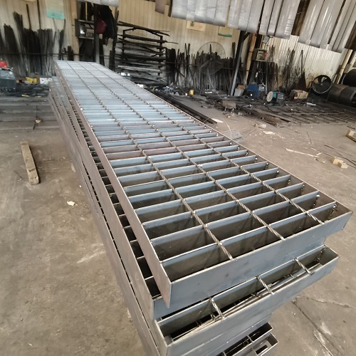 雨水排水鋼格柵蓋板污水處理鋼格板篦子：技術參數(shù)與性能詳解