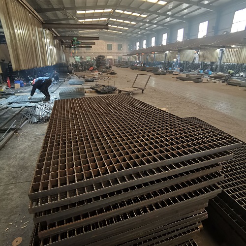 硫酸鉀廠(chǎng)鋼格柵鋼格板的抗沖擊能力保障安全