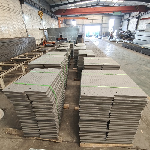 噴漆復合鋼格板鋼格柵板在工業(yè)中的安全功能解析