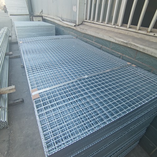 鍍鋅鋼格柵板惡劣環(huán)境下的表現(xiàn)