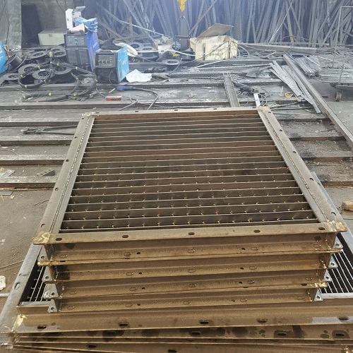 污水處理廠鋼格柵的特點(diǎn)與優(yōu)勢