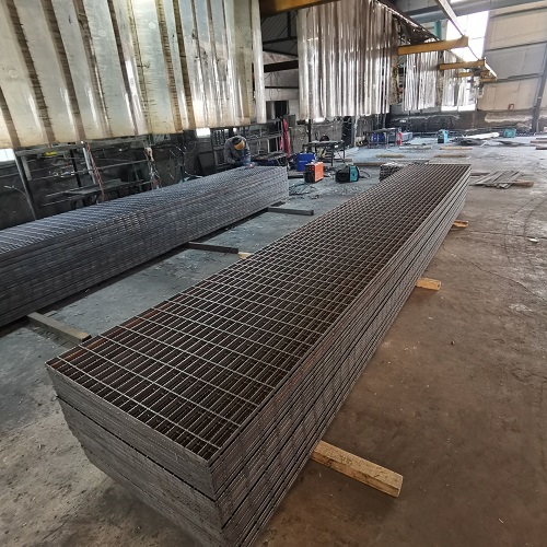 客戶案例：某工廠因貪便宜買劣質(zhì)鋼格板，損失超百萬！