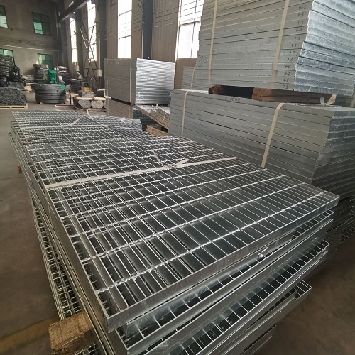 污水處理廠鋼格板如何選？防滑耐腐是關(guān)鍵！