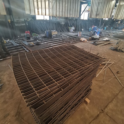 石化行業(yè)鋼格板防火方案：阻燃涂層如何選擇？