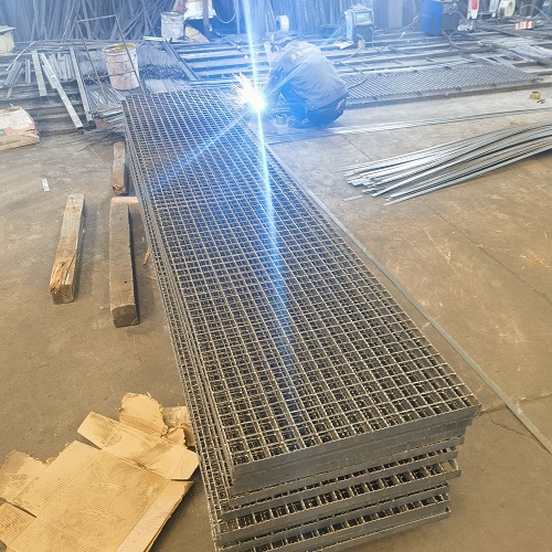 鋼格板采購(gòu)避坑指南：這5個(gè)參數(shù)不懂，小心被坑！