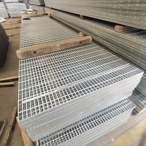 食品廠鋼格板選型：304不銹鋼還是鍍鋅更合適？