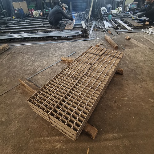 鋼結(jié)構(gòu)平臺鋼格柵：輕量化與高強(qiáng)度的搭配方案