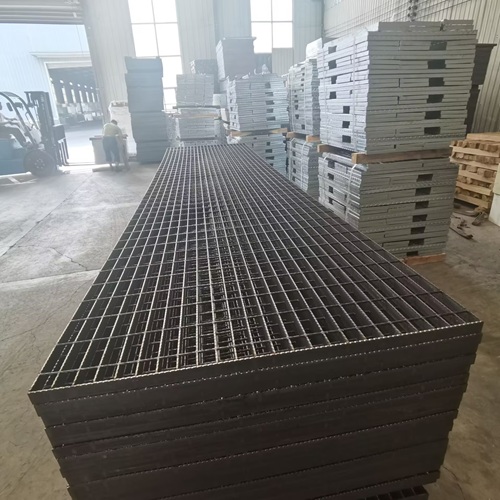 鋼格柵材質(zhì)怎么挑？碳鋼、不銹鋼優(yōu)劣勢(shì)深度解析