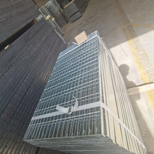 鋼格柵材質(zhì)怎么挑？碳鋼、不銹鋼優(yōu)劣勢(shì)深度解析