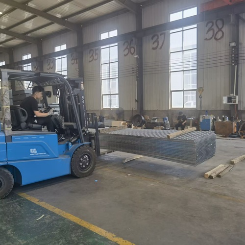 從工廠(chǎng)到市政，鋼格柵如何撐起工程建設(shè)半邊天？