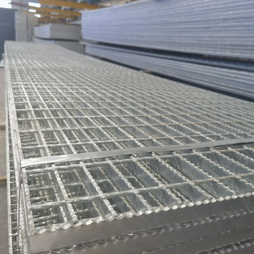 鋼格柵對(duì)比傳統(tǒng)材料，優(yōu)勢(shì)竟有這么多？