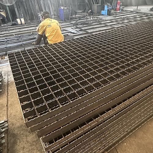 鋼格板現(xiàn)場切割要注意什么細節(jié)