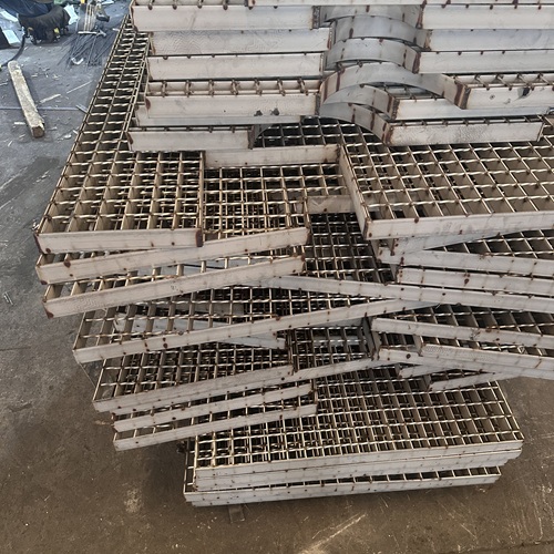 別小看它，這塊鋼格柵板背后藏著大學(xué)問